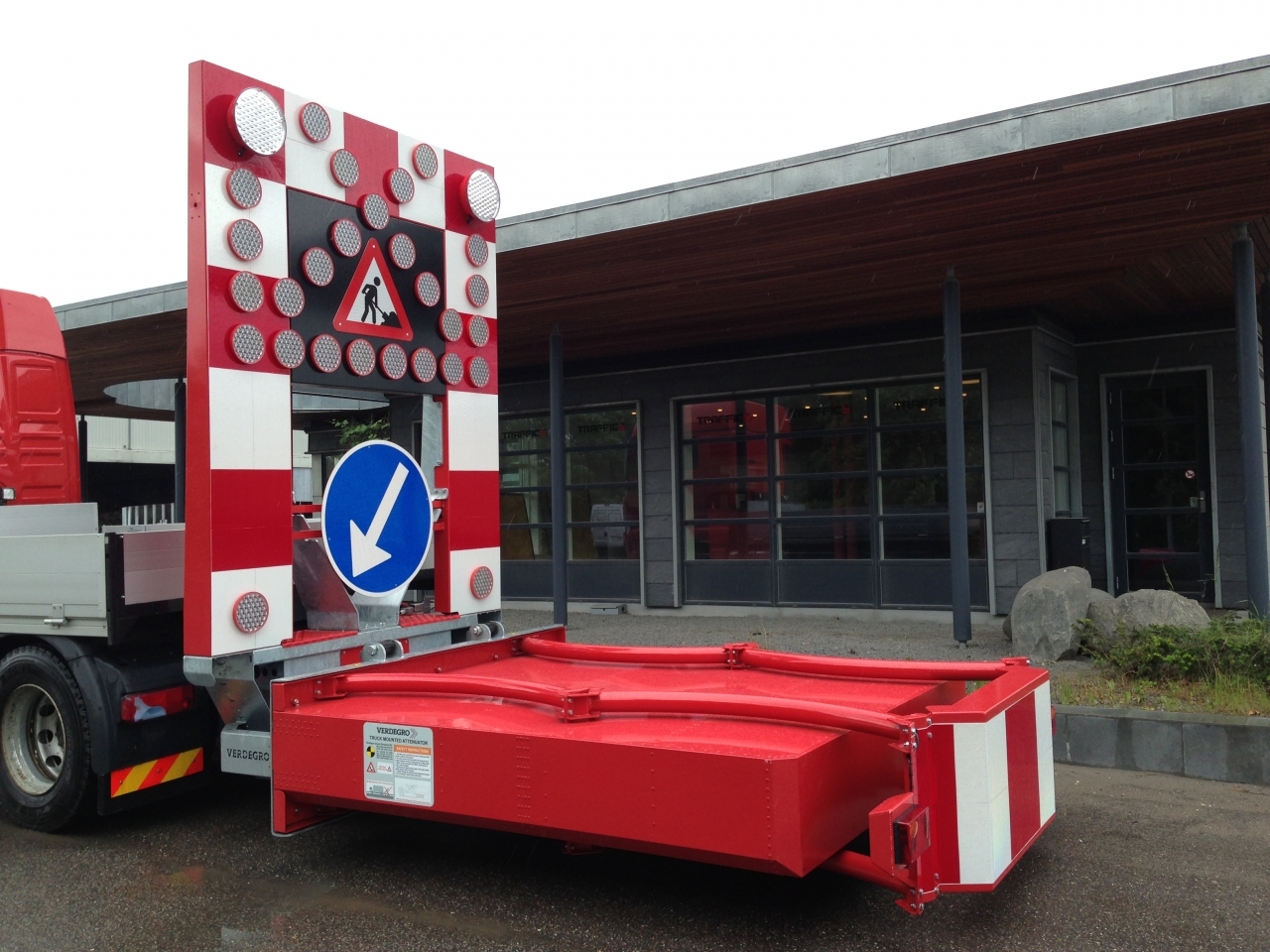 TMA (Truck Mounted Attenuator)